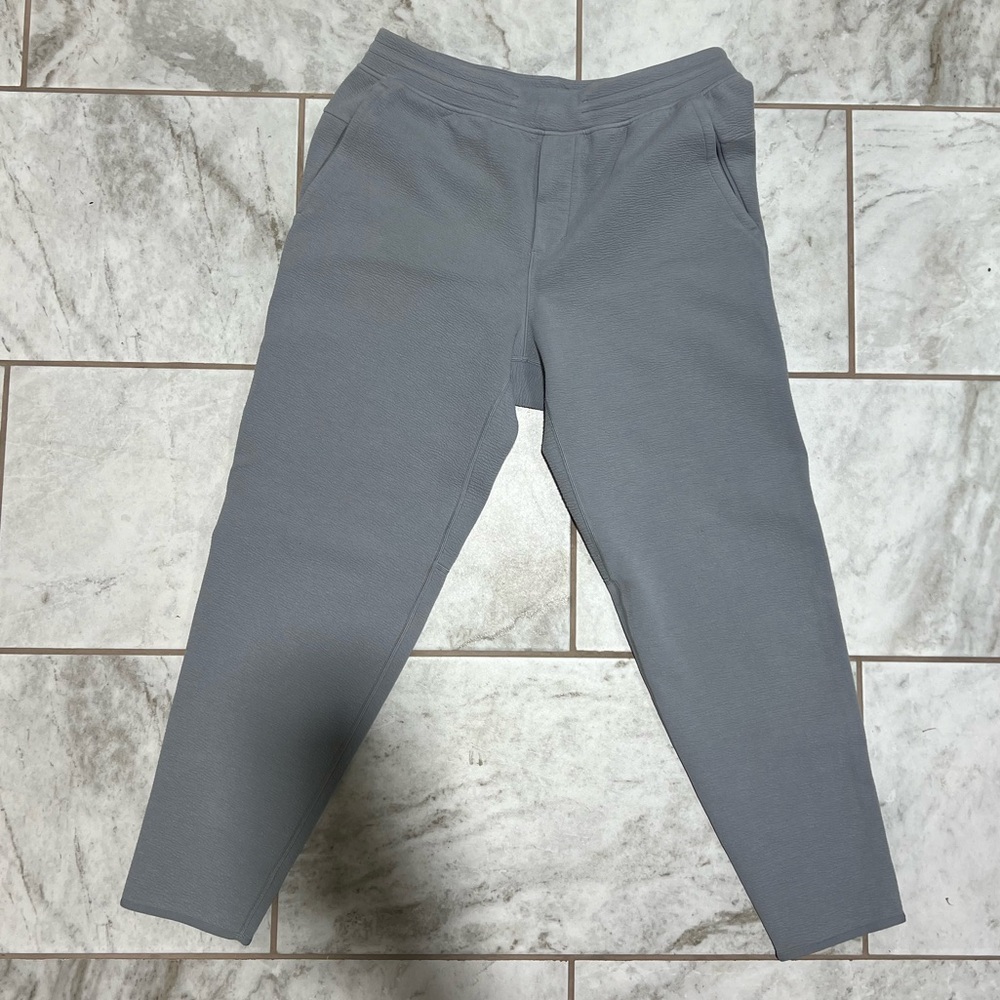 Lululemon Textured Spacer Classic Tapered Pant Large Grey